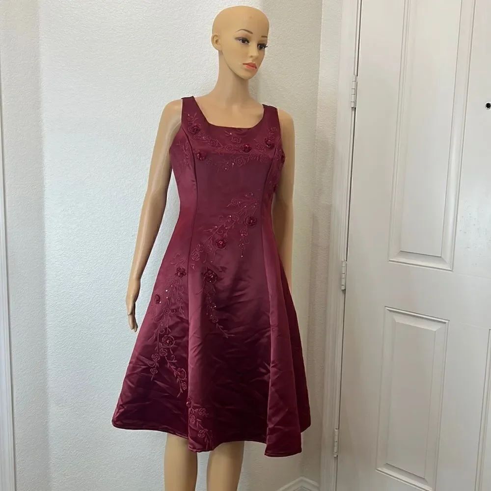 Miss Ma Ma Dress Scoop Neck Sleeveless Sz Medium Burgundy Red Midi 💯 Polyester